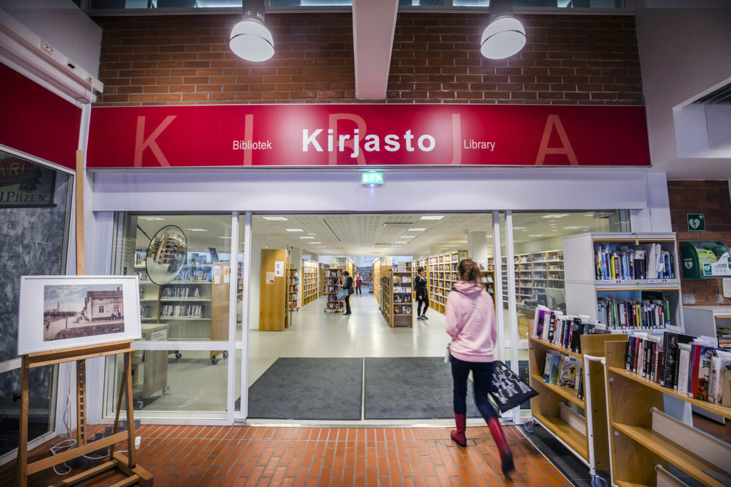 Kemi library's entrance at the town's Cultural Centre's lobby.