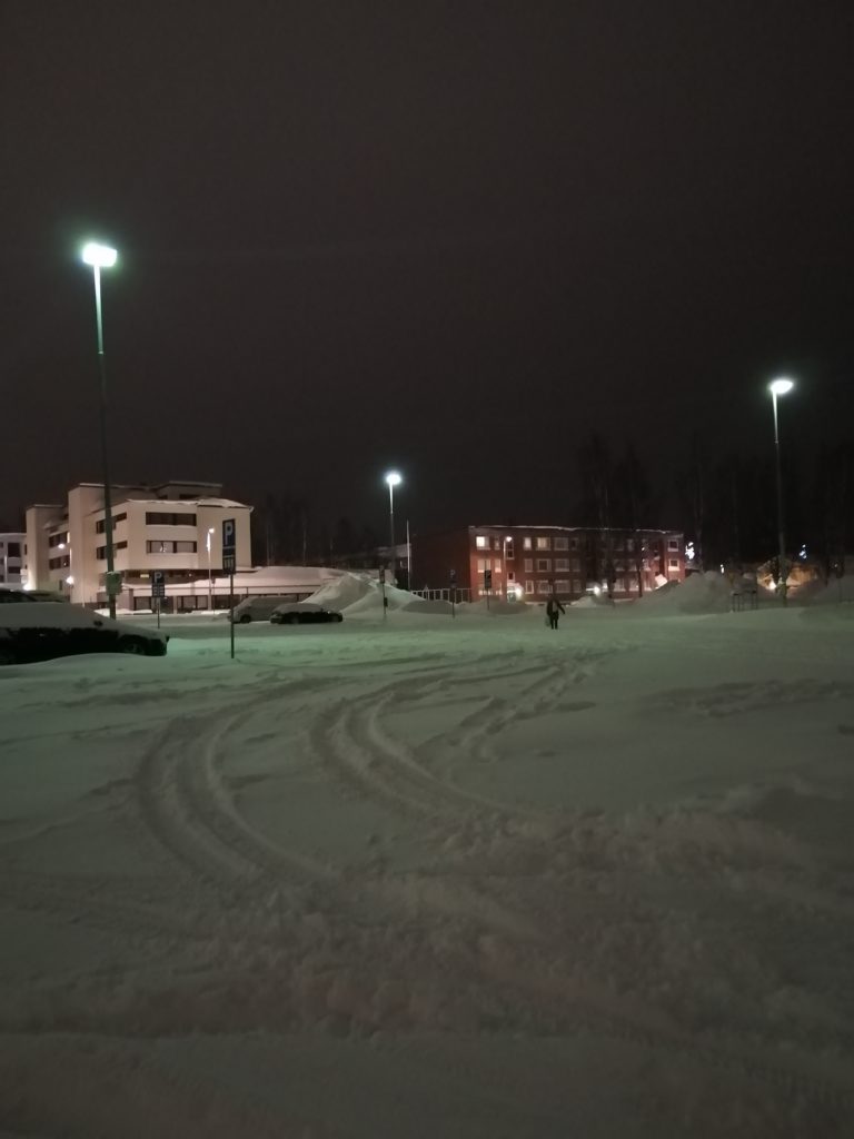 Luminen kulttuurikeskuksen parkkipaikka