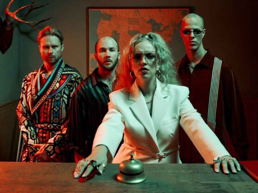 Haloo Helsinki bändi poseeraa.