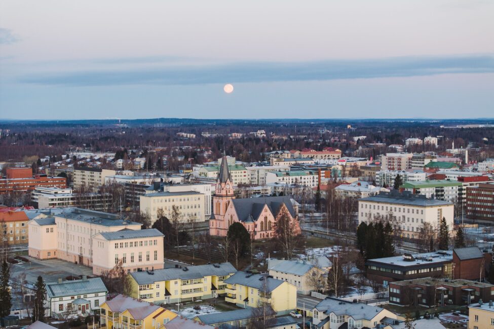 Talvinen ilmakuva Kemin kaupungin keskustasta.